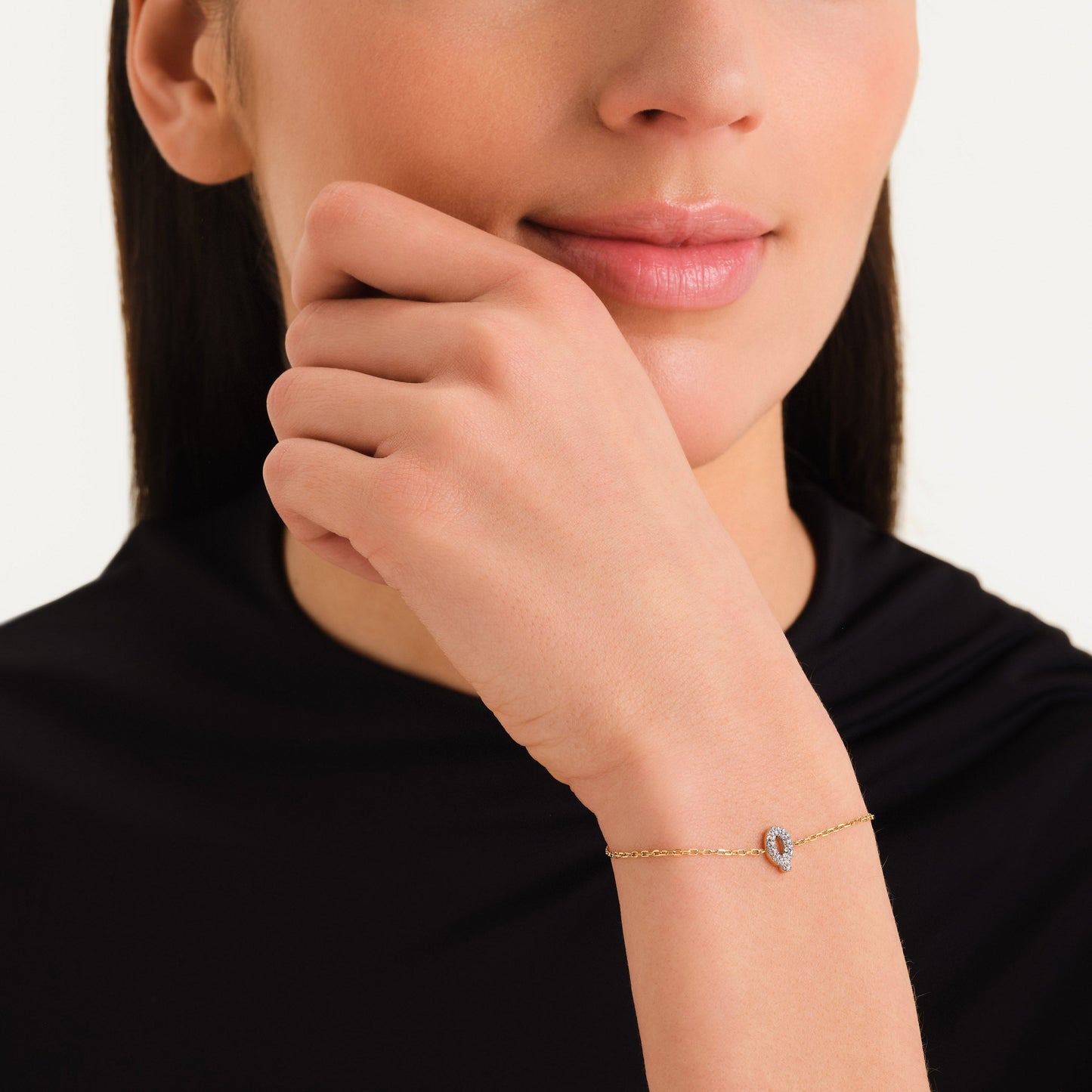 Bracelet lettre Q avec cristaux