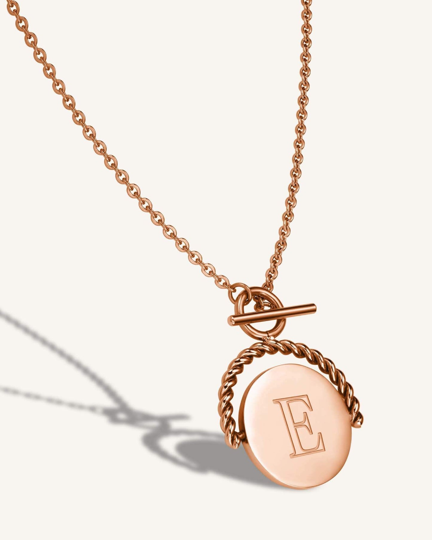 Collier médaillon torsadé